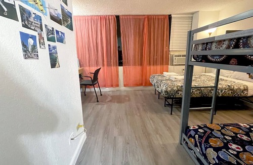 Waikiki Hotel | Family/Friends Hotel in Terrific Honolulu Room, AC
