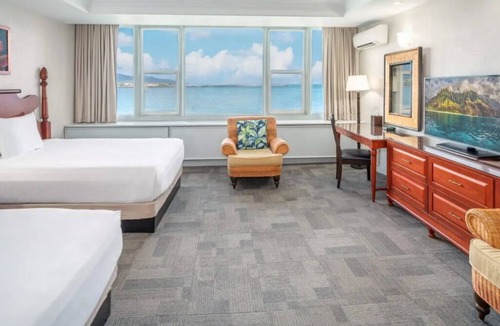 Kahului Hotel | For The Whole Family! 3 Relaxing Units, Outdoor Pool, Oceanfront, Dog-Friendly!