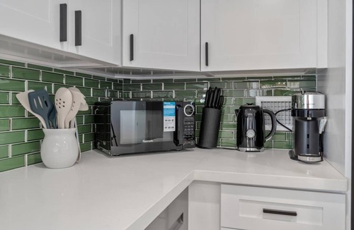 Waikiki Apartment | Fully Renovated Beautiful 2bdrm @ Ilikai