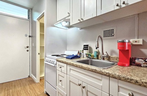 Waikiki Apartment | Furnished monthly rental Waikiki Neighborhood 301
