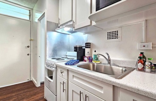 Waikiki Apartment | Furnished monthly rental Waikiki Neighborhood 201