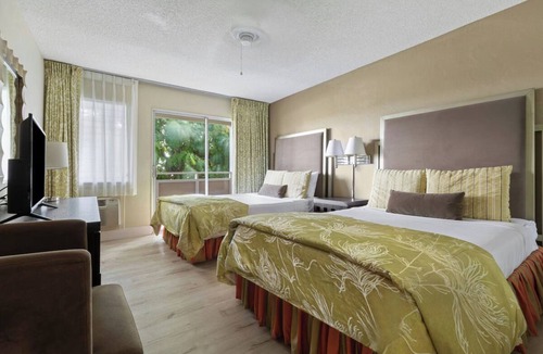 Wailua Hotel | Garden Island Escape! Perfect Vacation | Onsite Pool + Hot Tub + Free Parking