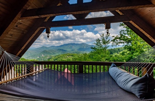Chalet Village House | GATLINBURG LOG CABIN SPECTACULAR VIEWS HOT TUB LUXURY HONEYMOON ANNIVERSARY