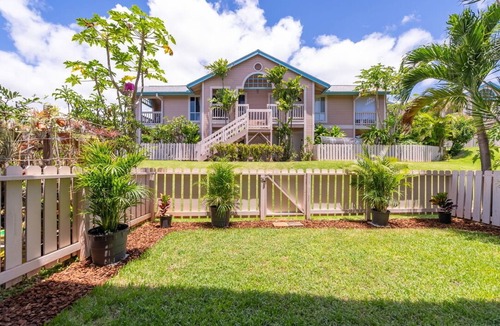 Waipahu House | Gorgeous 2-bedroom townhome with AC in friendly near Waikele outlet mall.