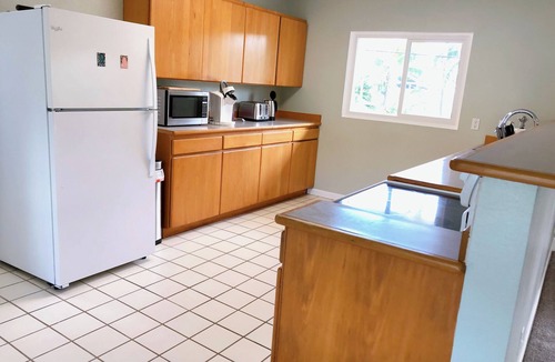 Coconut Grove Apartment | Gorgeous Kailua Waterfront Apartment