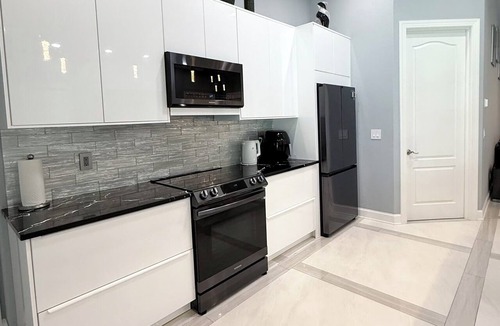 South Venice House | Gulf Breeze Estate-Luxury NEW Build Private Villa-Heated Saltwater pool