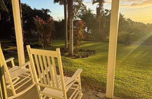 Hakalau House | Hakalau, Hilo- Big Island Luxury - 3000+ SqFt. 4 Bed 4 Bath. Beach Close.