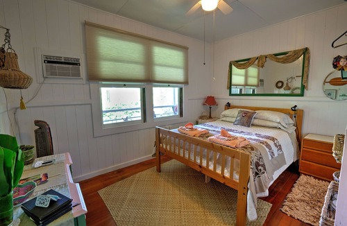 Hilo House | Hale Kawehi BnB Guesthouse In Quaint Downtown Hilo, Hawaii. PL-USE-2022-000007
