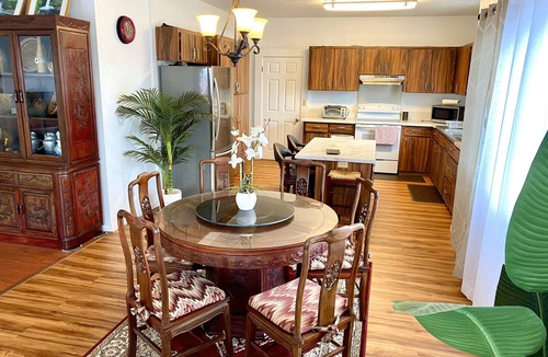 Hilo House | Hale Kilauea Close to everything. 30 min drive - Kilauea Volcano. 1150sq
