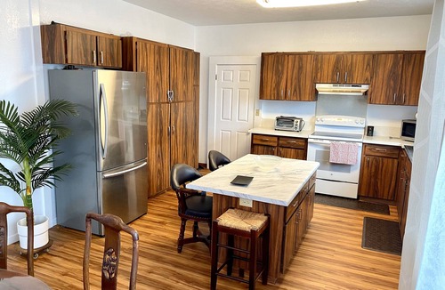 Hilo House | Hale Kilauea Close to everything. 30 min drive - Kilauea Volcano. 1150sq