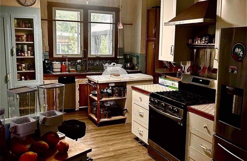 Naalehu Bed & Breakfast | Hale Naalehu LLC Bed & Breakfast