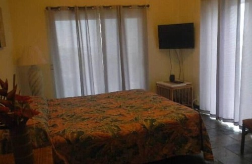 Milolii House | HALE POHAKU HOUSE OF ROCK