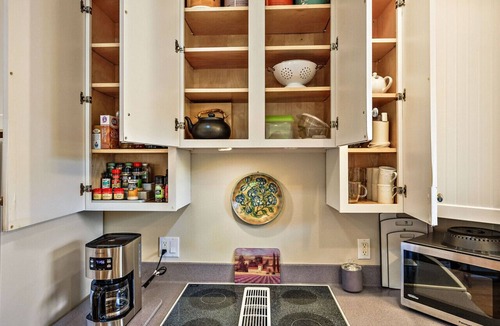 Historic Railroad District House | Hanna`s House | Downtown Retreat, Steps to OSF
