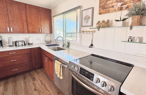 Ewa Cottage | Hawaian style home with AC, by the ocean