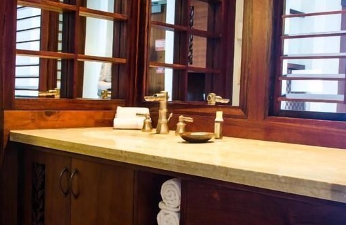 Lahaina Hotel | Hawaiian Dream Vacation! Beachfront Setting, Outdoor Pool, Parking
