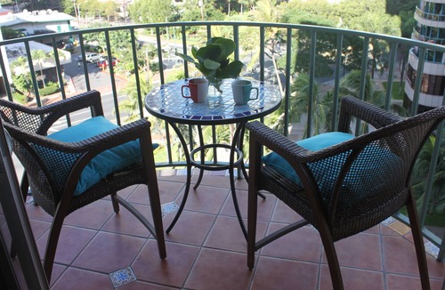 McCully - Moiliili Condo | Hawaiian, Family Friendly Accommodation - Free Parking