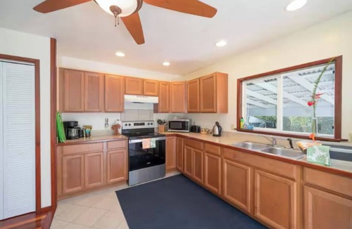 Orchidlands Estates House | Hawaiian Forest Retreat - King Suites with Hot Tub and AC