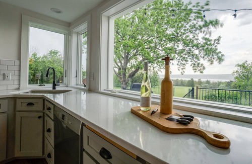 Valois House | Hermann Wiemer Guest House w/Lakeview & Fire pit