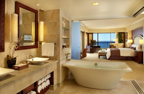 Waikiki Resort | Hilton Hawaiian Village Experience Paradise in a 2BR Villa - Sleeps 6!