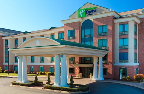 Warwick Hotel | Holiday Inn Express Hotel & Suites Warwick-Providence Airport by IHG