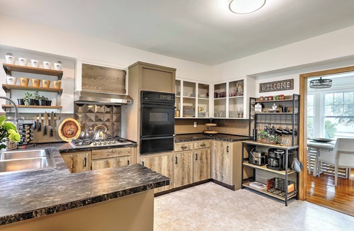 Warwick House | Home For the Holidays-Spacious-2 Kitchens-Comfort-Airport-Lg Grps-Sleeps 16