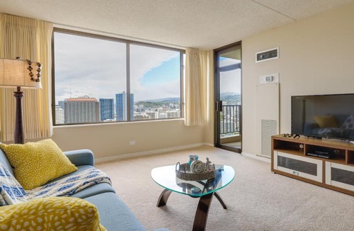 Waikiki House | Honolulu Condo Stay w/Balcony: Walk to Beaches!