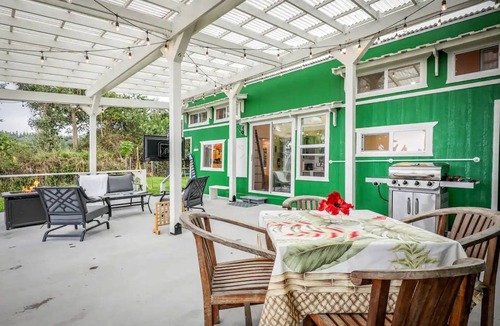 Holualoa House | Ideal Container Tiny House with Amazing Outdoor Living Area in Hawaii