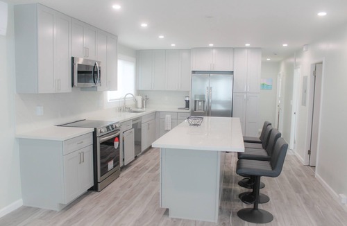 McCully - Moiliili Apartment | Impeccably Renovated Oasis 3-Bedroom in Honolulu