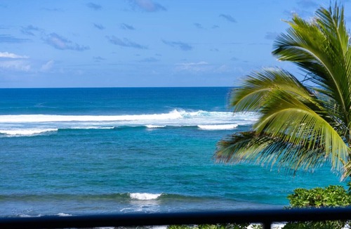 Kahuku Villa | In-Demand Ground Flr Largest 3BR Villa for 8 Steps to Beach + Pool + Jacuzzi