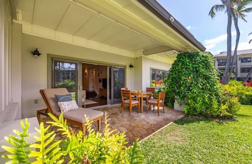 Kahuku Villa | In-Demand Ground Flr Largest 3BR Villa for 8 Steps to Beach + Pool + Jacuzzi