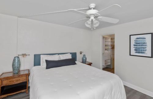 Kahana House | Incredible Beachfront 1BR - Sleeps 4 Awesome Location And In the Center of Restaurants Many Beaches Golf and More