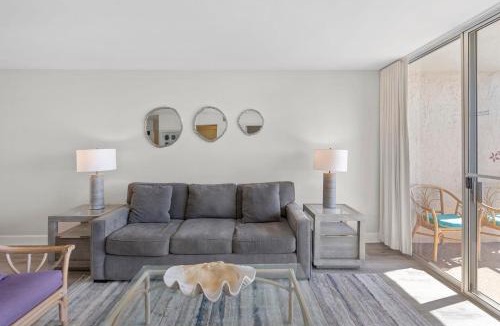 Kahana House | Incredible Beachfront 1BR - Sleeps 4 Awesome Location And In the Center of Restaurants Many Beaches Golf and More