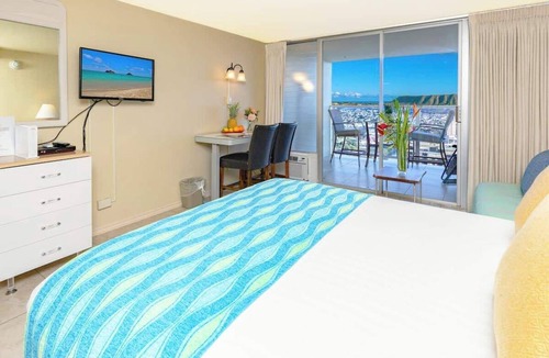 Waikiki Condo | Island Colony studio w/pool & BBQ