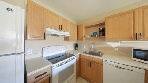 Kapaa House | Island Dream Getaway Pono Kai Resort E304