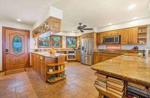 Downtown Lahaina House | Island Views Oceanfront 2 Master Bedrooms, Cold AC