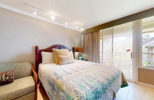 Wailua Hotel | Islander on the Beach 359