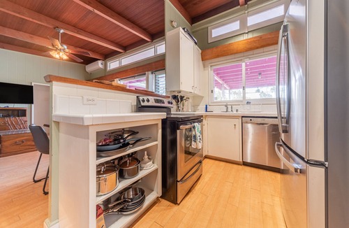 Kailua House | Kailua Beach "The Pink House" 100 Yards from Ocean