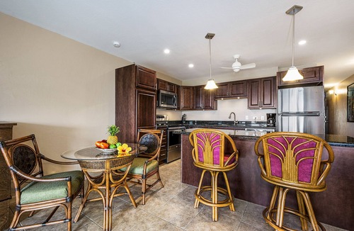 Historic Kailua Village Condo | Kalanikai 306: Cozy Oceanview Unit w/AC & Shared Pool in the heart of Kona Town