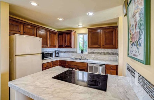 Kapaa Condo | Kapaa Condo with Shared Pool Just Steps from the Beach