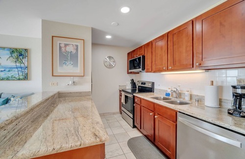Wailua Condo | Kapaa Shore Resort C227, Oceanfront, End-Unit, Washer/Dryer, Bike Path