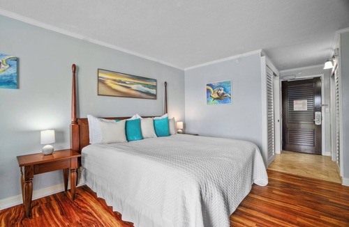 Hanamaulu Hotel | Kauai Beach Resort Ocean View | Pools, Waterslide, Hot Tub, Spa, King Bed, AC