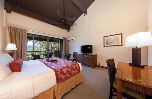 Princeville Hotel | Kauai's #2 Best Resort for Families | 2 Spacious Units with Pool & Full Kitchen!