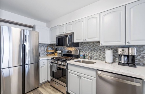 Kihei Condo | Kihei Akahi D-515: Newly Renovated Ocean View, No Carpet, 3 Zone Split AC, Wi-Fi