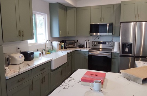 Ainaloa House | King-size Bed room in the house/Delightful house with WiFi in charming Pāhoa
