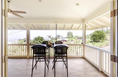 Kealakekua House | Kona Coffee Farm Guesthouse - with Ocean View!
