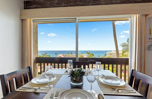 Historic Kailua Village Apartment | Kona Mansions 5-minute Walk to Honls Beach