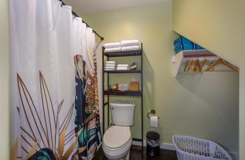 Historic Kailua Village Apartment | Kona Polynesian King - Tropical Island Soul