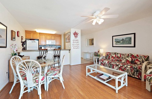 Historic Kailua Village Condo | Kona Reef F2 – Charming Oceanfront Condo for 4!