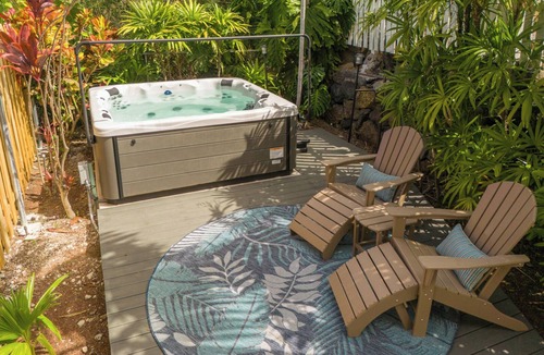 Historic Kailua Village Apartment | Kona Wave Rider - Island Sanctuary with Ocean Soul