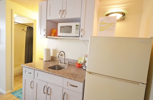 Waikiki Apartment | Kuhio Village 807 Newly Remodeled Waikiki Studio